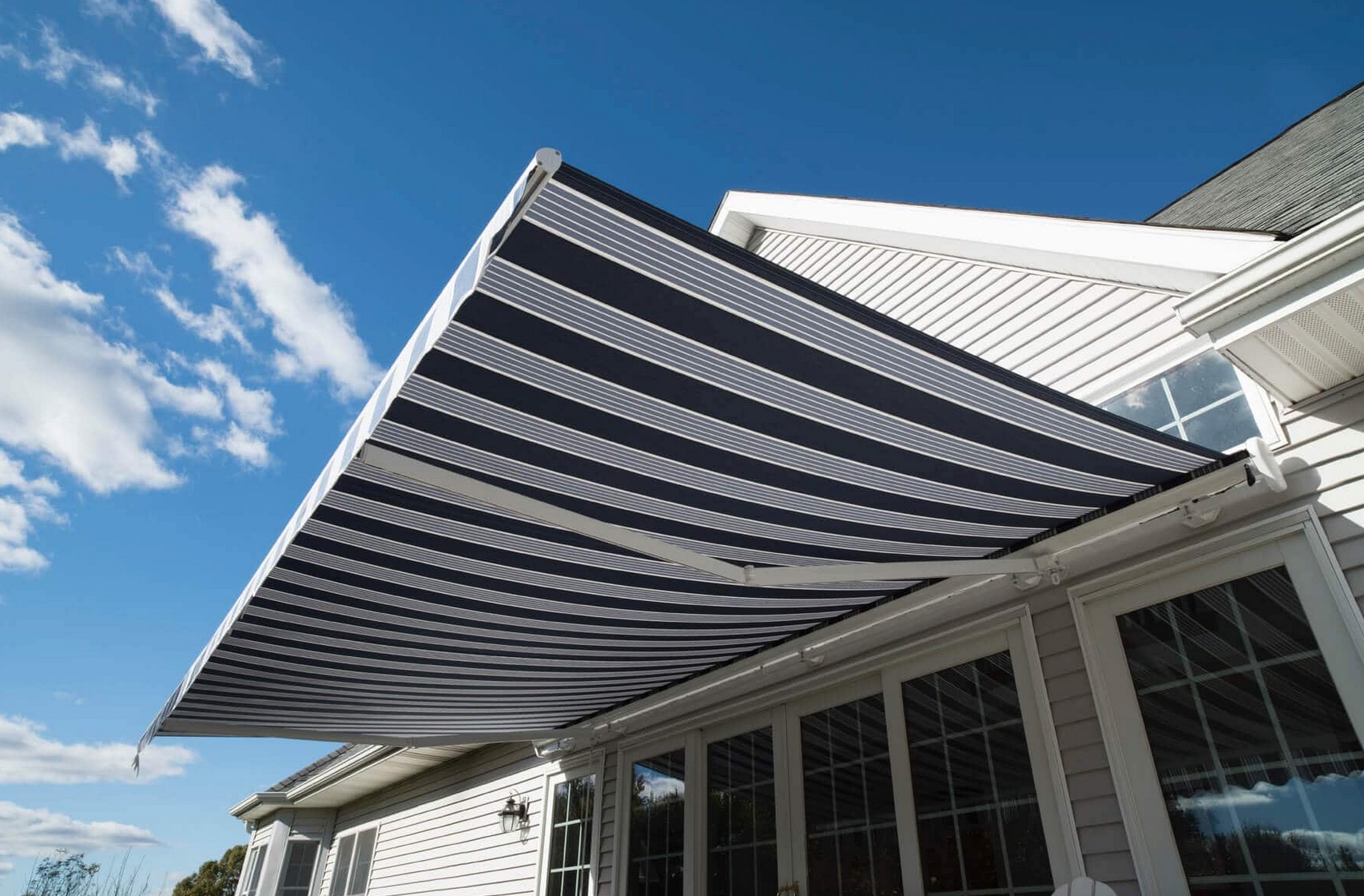 Retractable Awnings for Homes or Business Retractable Awnings for Homes or Business